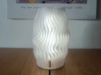 Lampe de table/chevet au motif ondulé moderne — photo 1