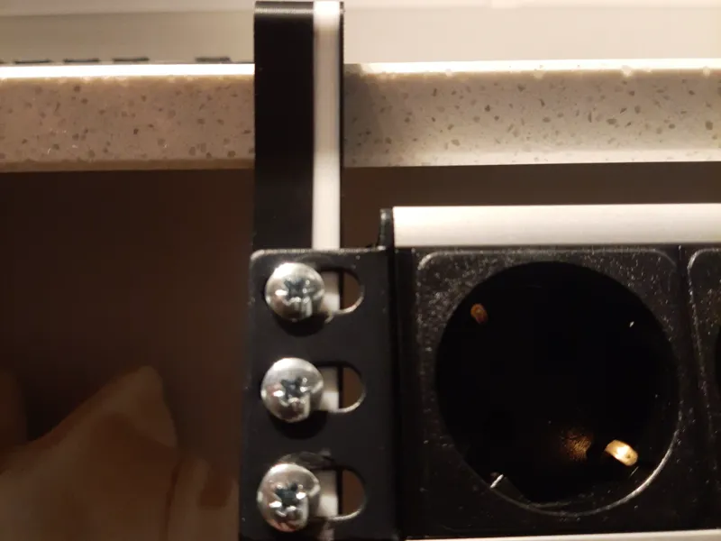 Powerstrip bracket