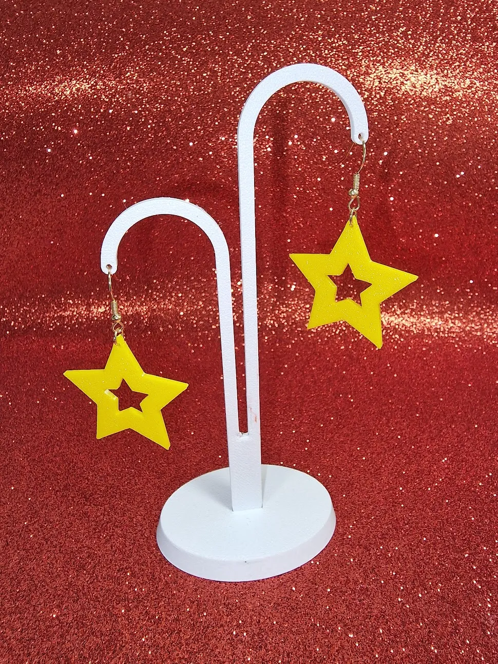 A simple star earrings view 3