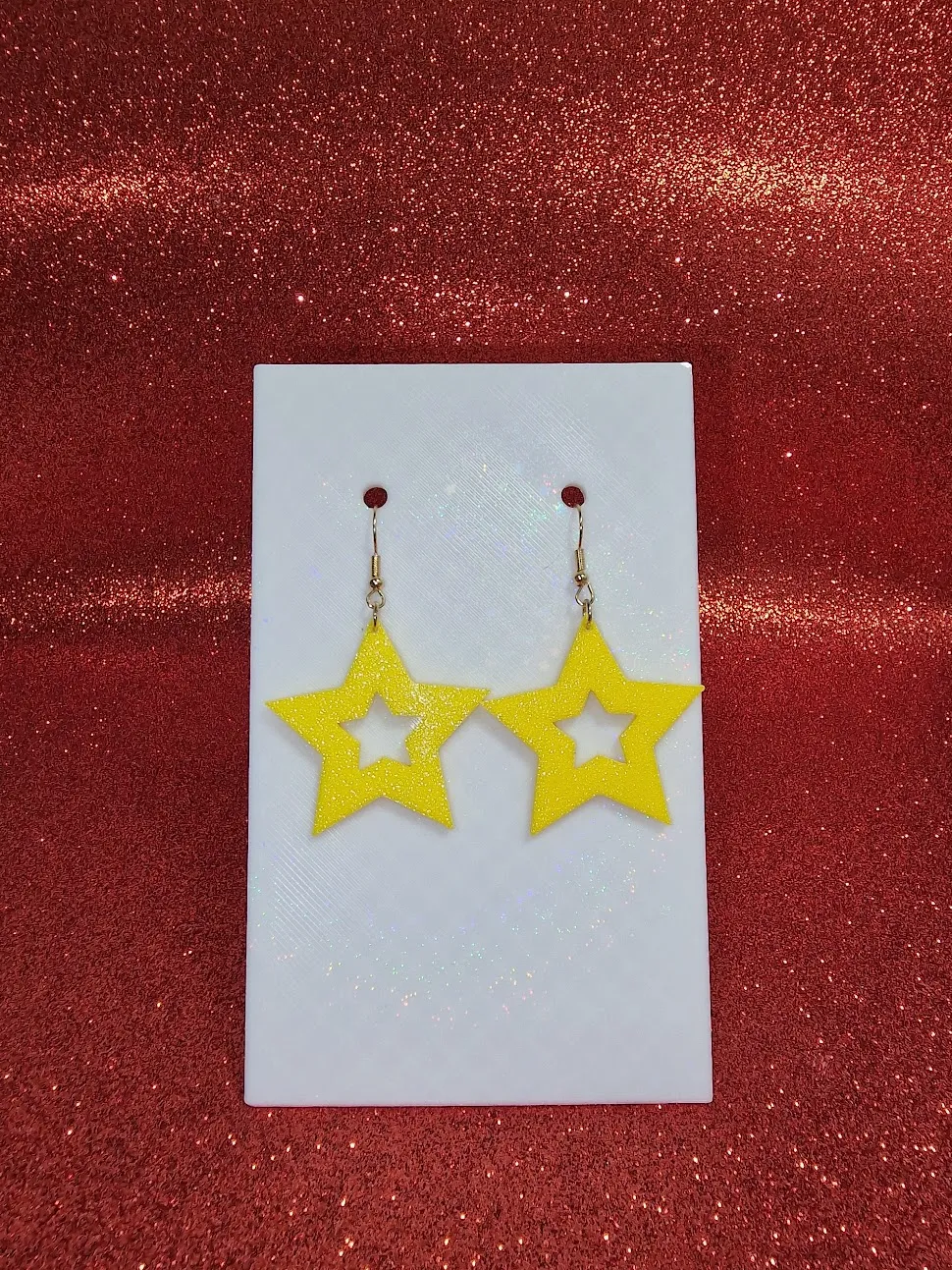 A simple star earrings view 2