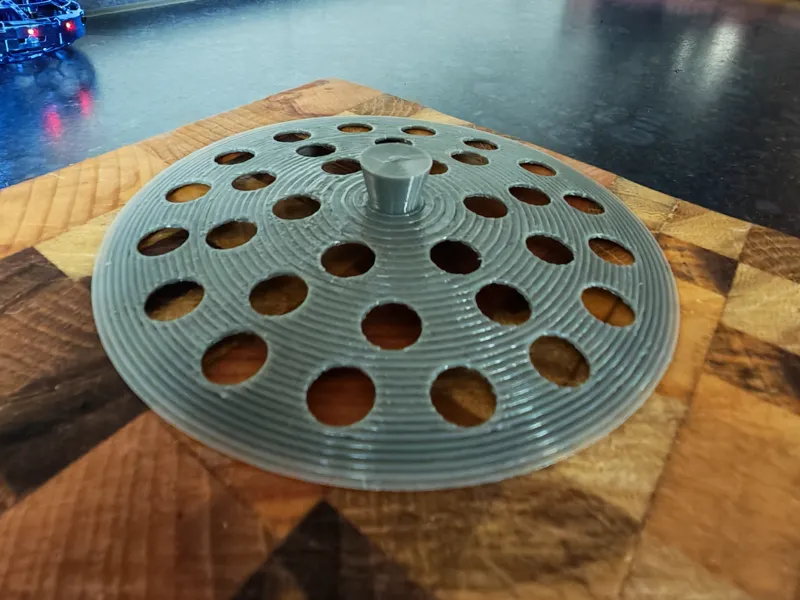 Ice bucket sieve