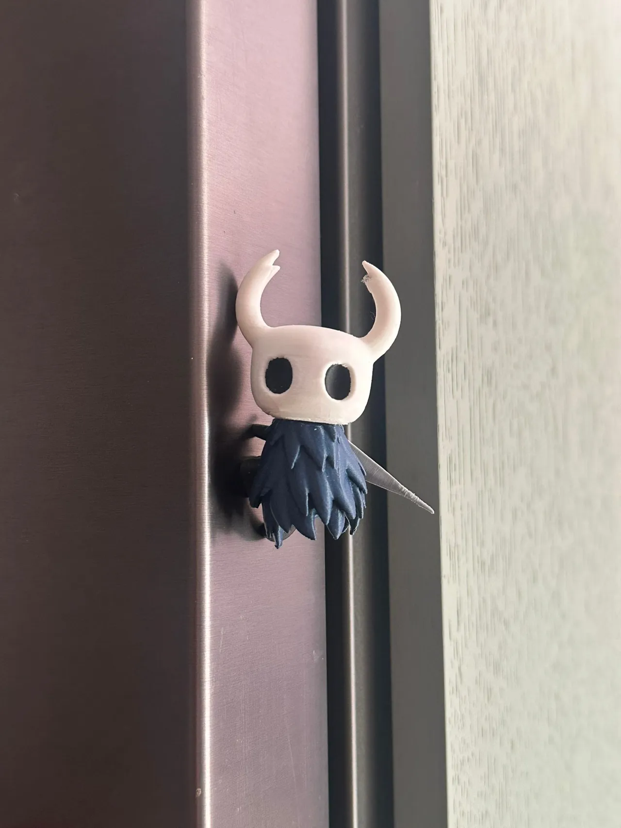 HOLLOW KNIGHT MAGNET view 3