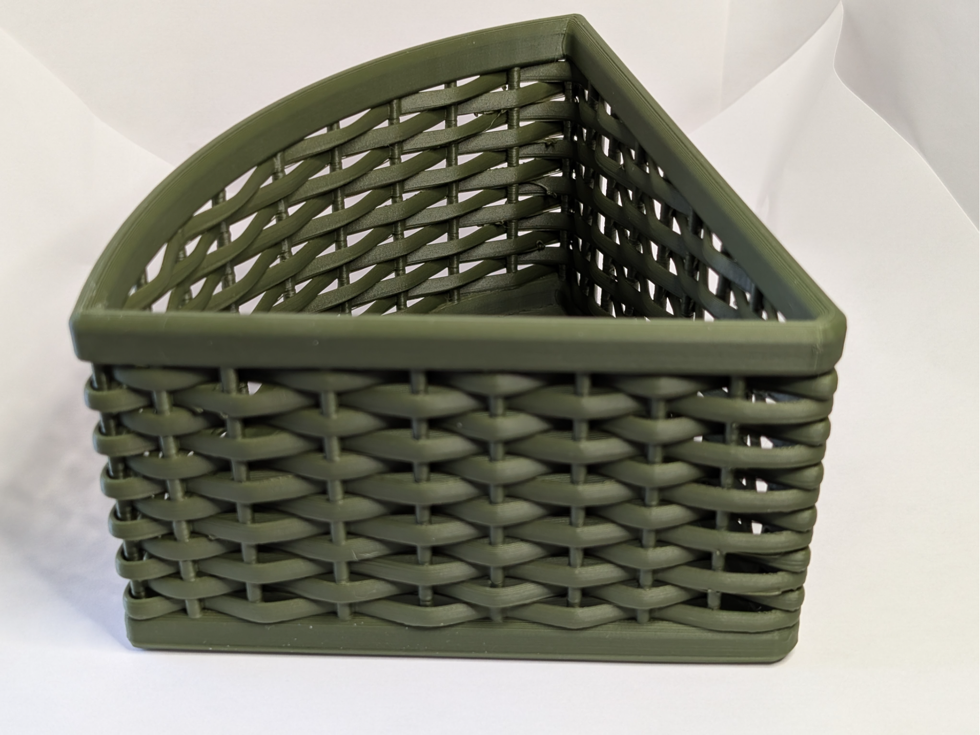 Tri-corner woven basket, 1/5 of a circle