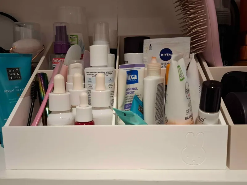 Makeup/bathroom orgenizer with miffy on front size