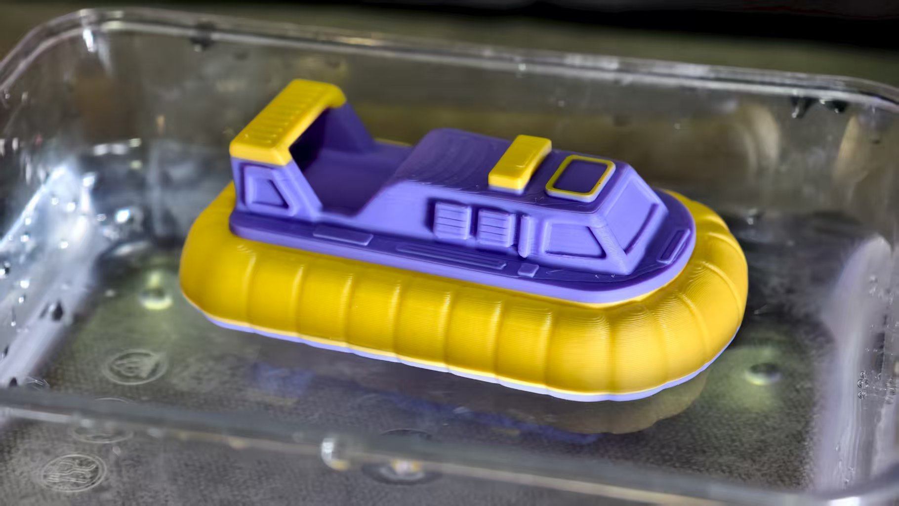 Miniatura 2 do modelo 3D 可以浮在水上的气垫船，浴缸玩具，分多色和单色版本