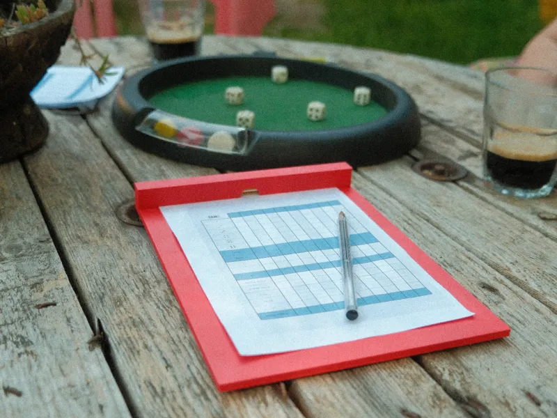 A5 clipboard - magnetic pen compartment sheet hold