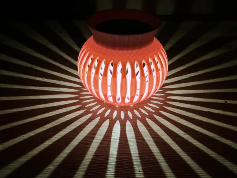 Poppy Solar Table Light