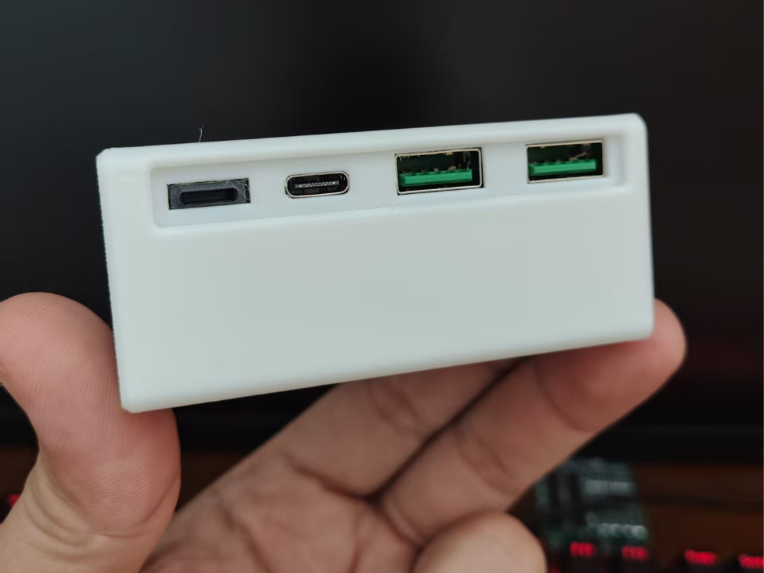 Miniatura 1 do modelo 3D 充电宝外壳，移动电源外壳