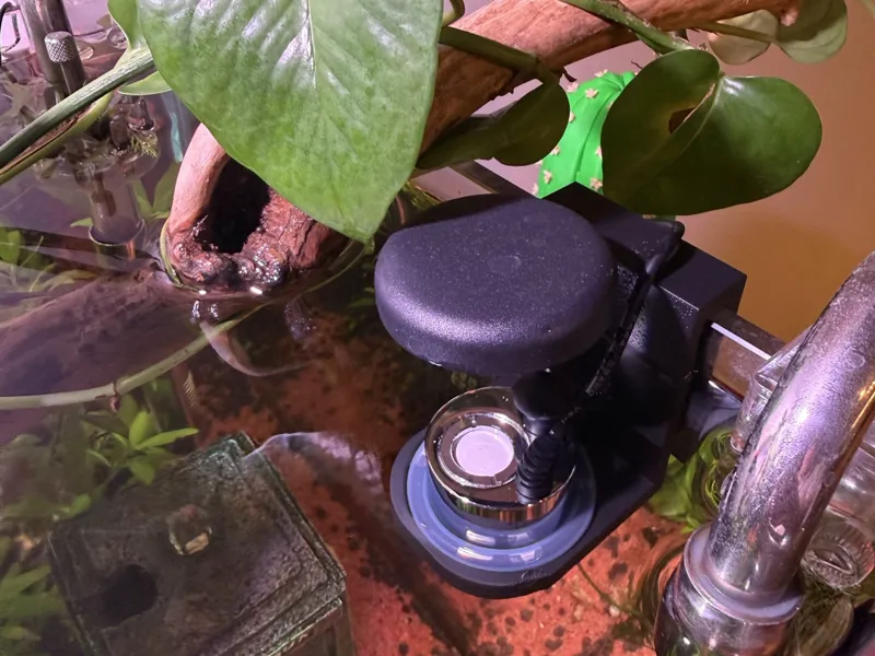 Aquarium fogger/mister bracket