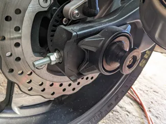 Rear axle sliders for Yamaha MT 07, XSR 700 and R7