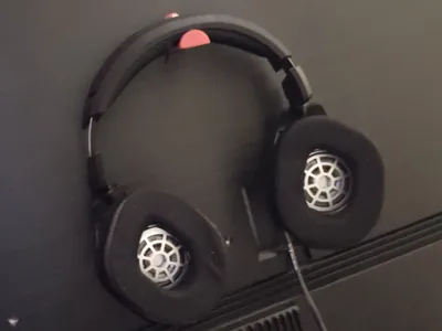 Headset mount for Rear tv bracket mount