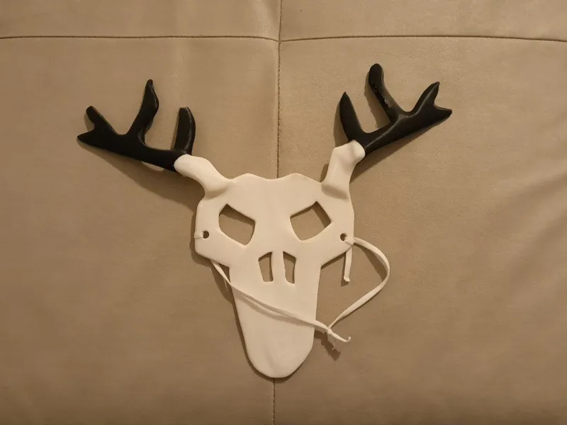 Cultist mask 99 Nights in the Forest.