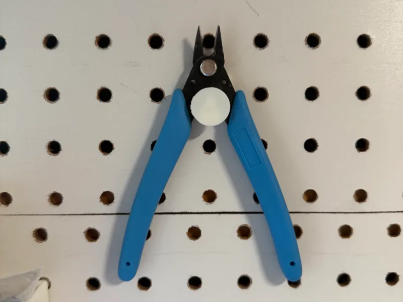 Simple 1/4" Pegboard Cutter/Pliers Holder