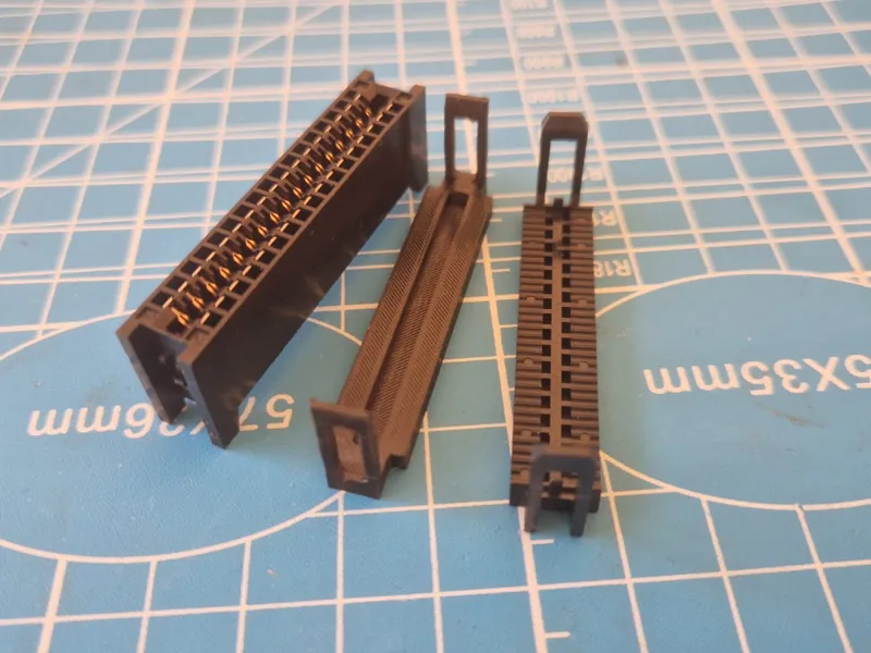 34 Pin edge connector clip