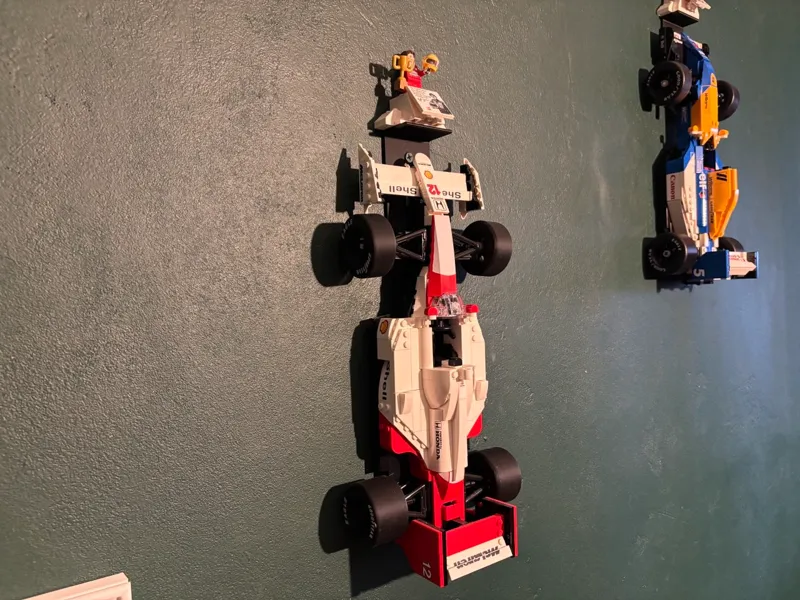 Brick Icons F1 car holder 