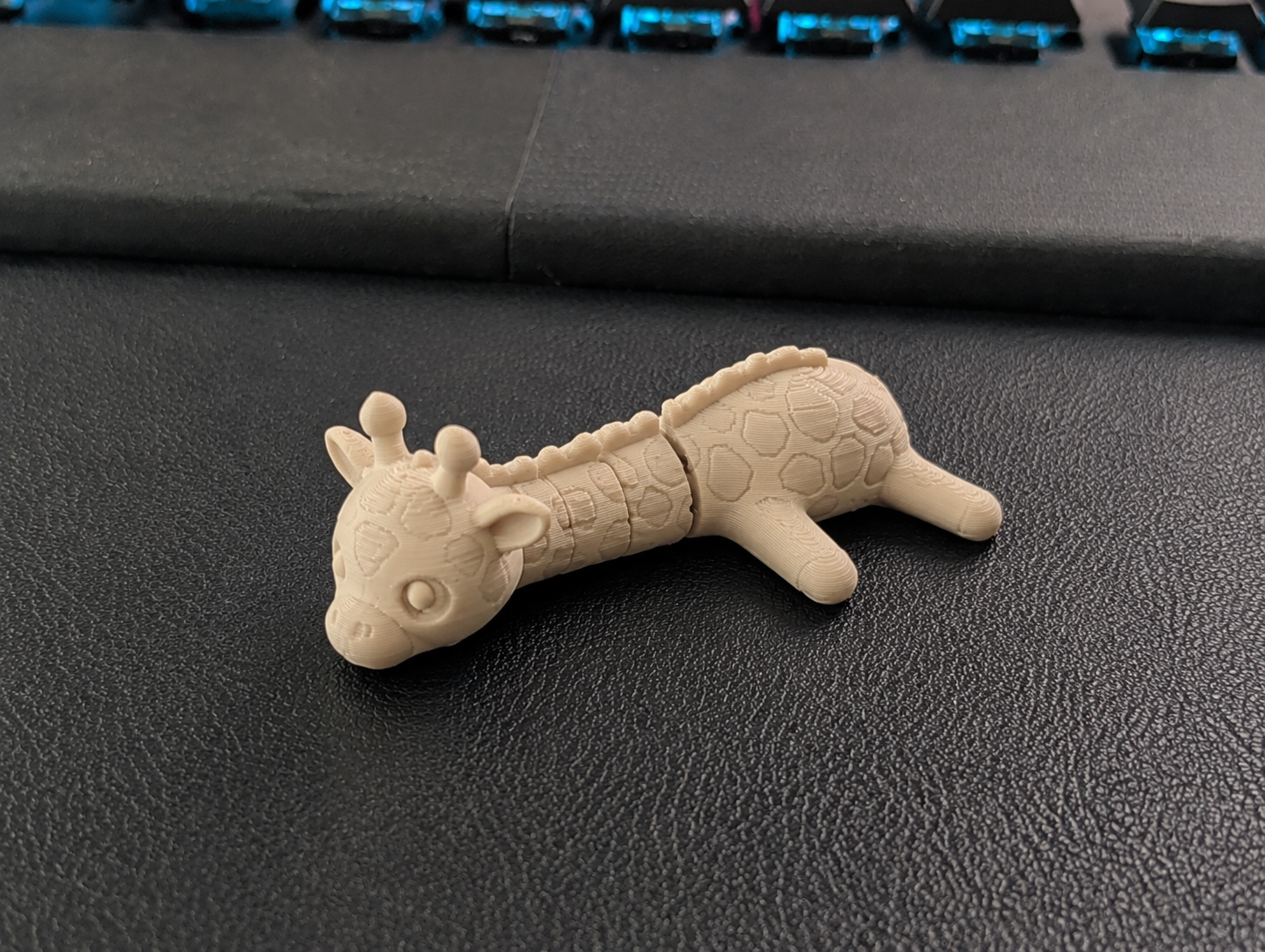 Miniatura 2 do modelo 3D Tiny Giraffe