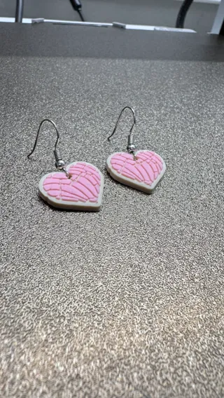 Concha Heart Earrings