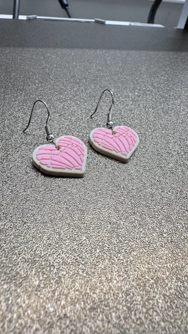 Concha Heart Earrings