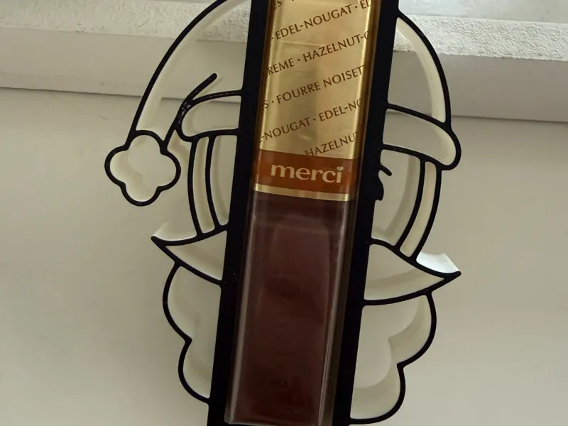 Ein Merci Halter mit verschiedenen Motiven