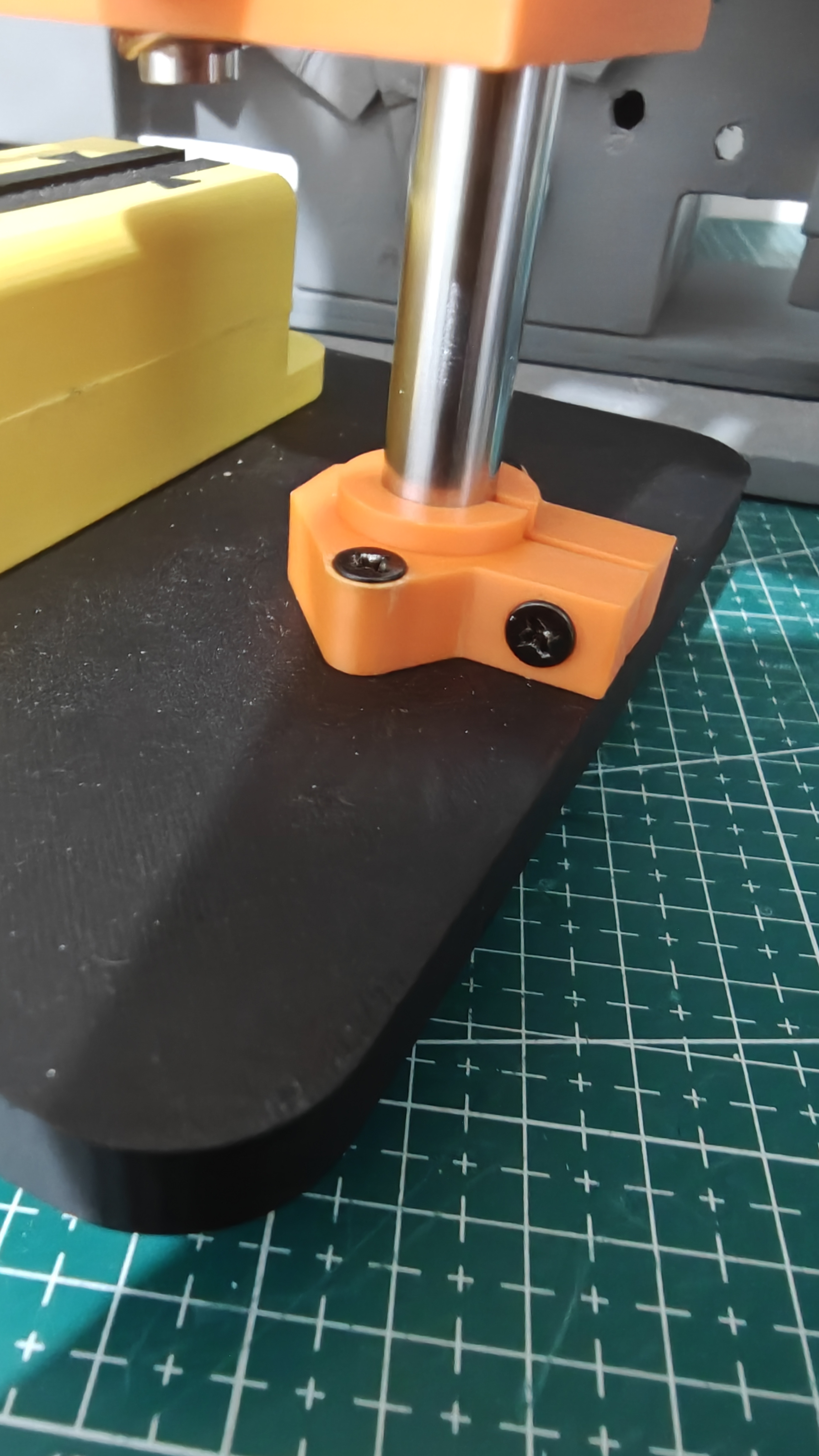 Miniatura 2 do modelo 3D 带可移动拆卸夹具的桌面迷你台钻