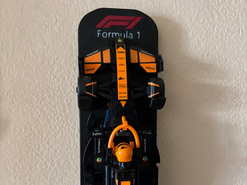 Supporto da parete per auto da corsa