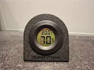 Stand for small temperature and hygrometer