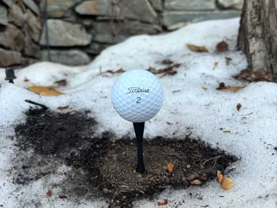 Pawn-Style Golf Tee