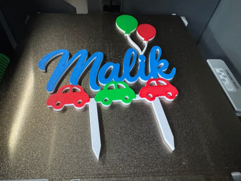 Tortenschild Malik – mit Autos & Ballons (Topper)