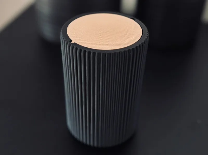 Desktop/Car trash can with swing lid ribbed