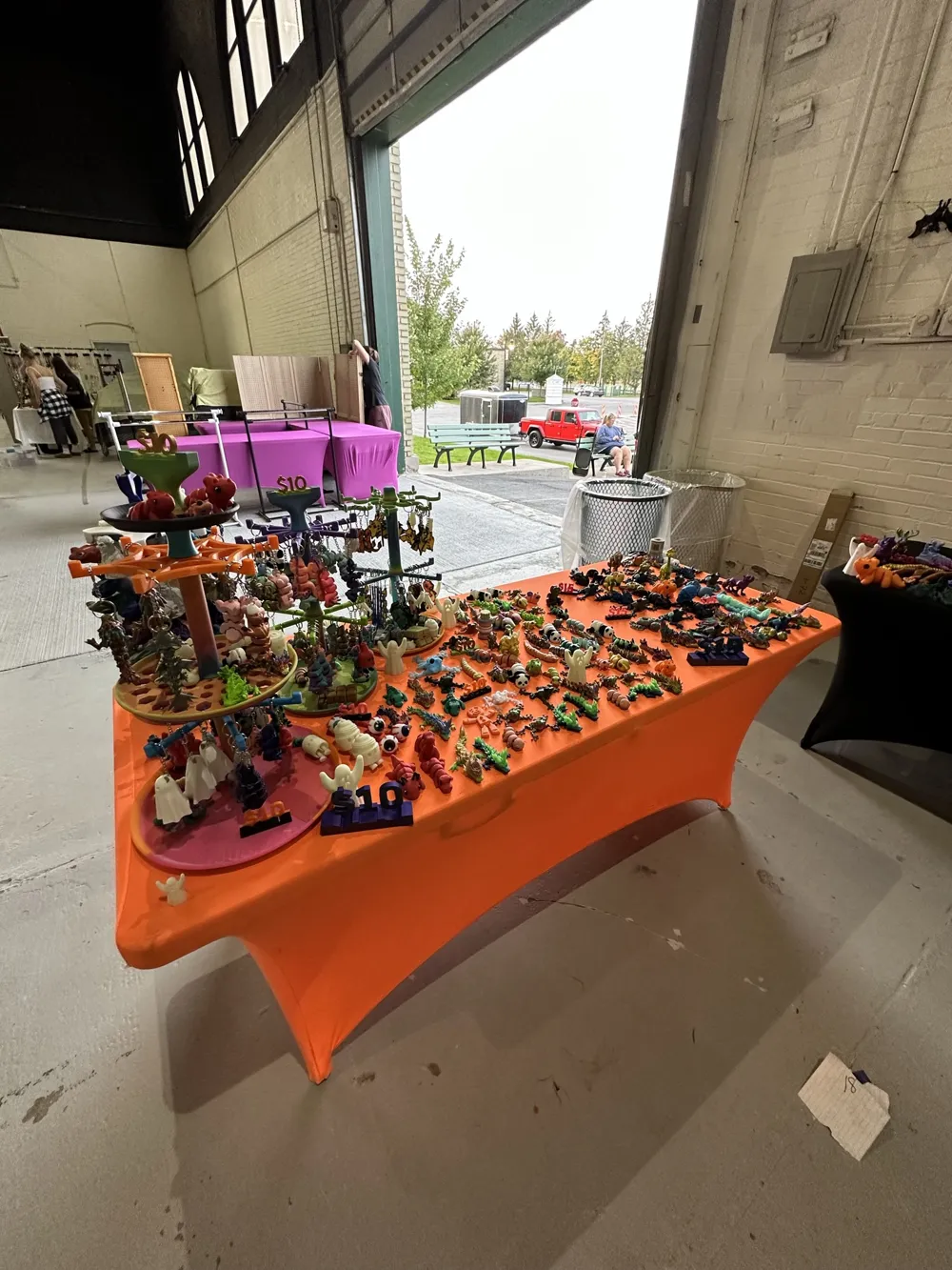 Spinning Modular Keychain Display Rack by Raditive Prints MakerWorld ...