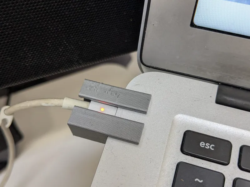 Macbook Air (2015) Magsafe Charger Clip
