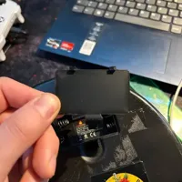 Cache-piles manette Guitar Hero PS3 — photo 4
