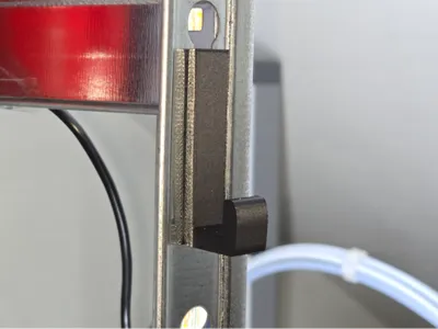 Simple keyhole hook