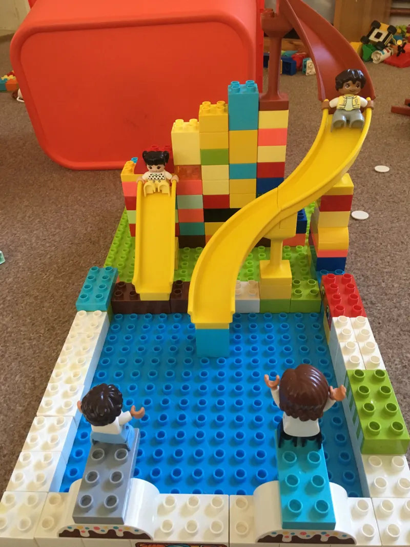 DUPLO-compatible slide 