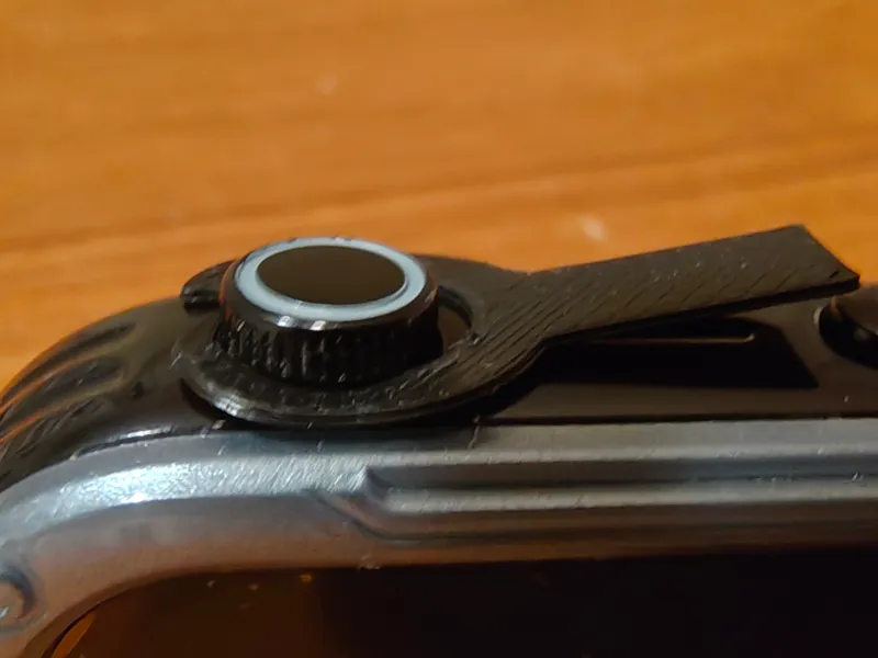 Calmean Smartwatch SOS button safety pin