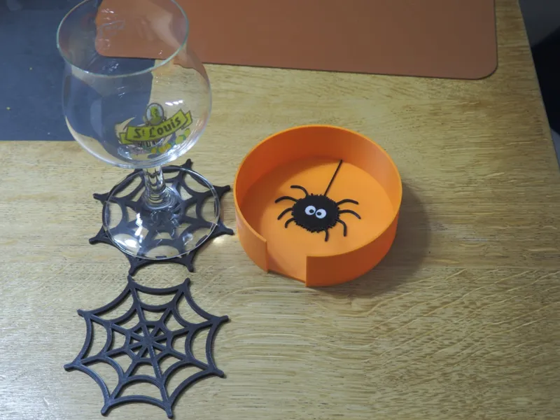 Halloween spider coasters + holder