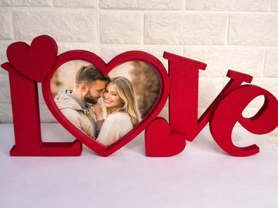 LOVE Photo Heart – Valentine Display