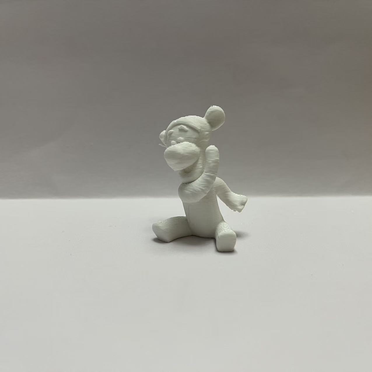 Miniatura 1 do modelo 3D 甩手的跳跳虎-小熊维尼迪士尼动画周边-儿童涂色玩具