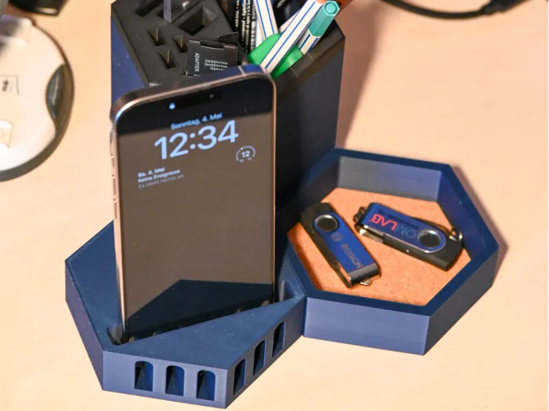 DeskHive – Modulares System mit Magnetkraft & Kork
