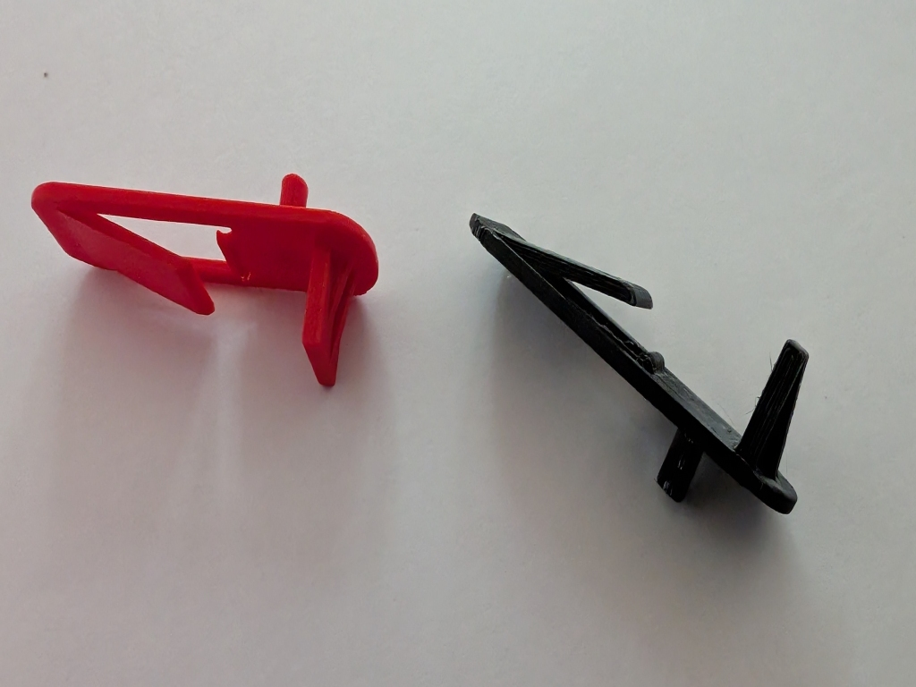 Self-locking shelf support