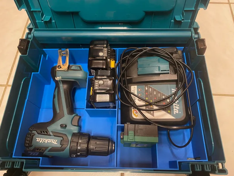 Makita MakPack2 screwdriver charger and battery organizer