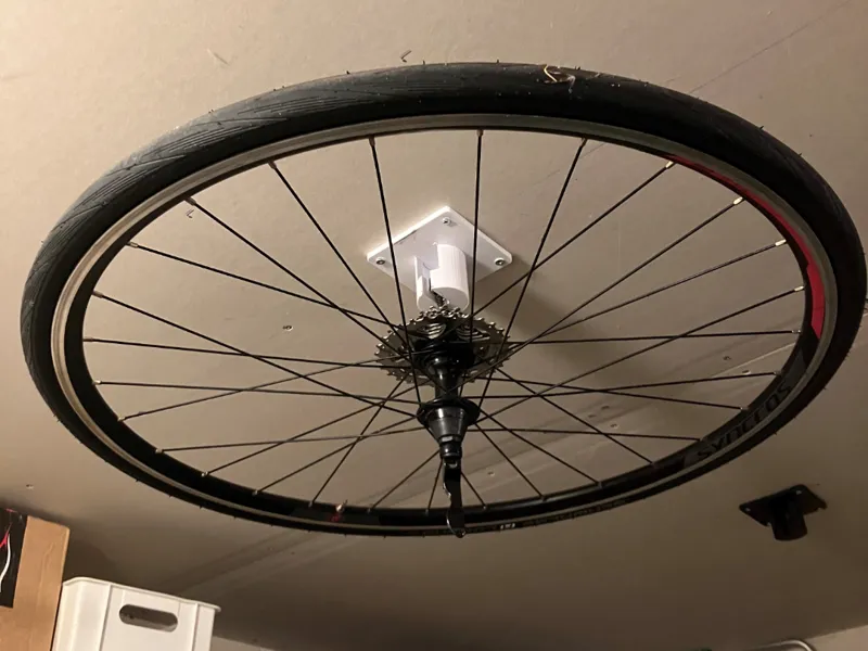 Roof holder for a bicycle wheel