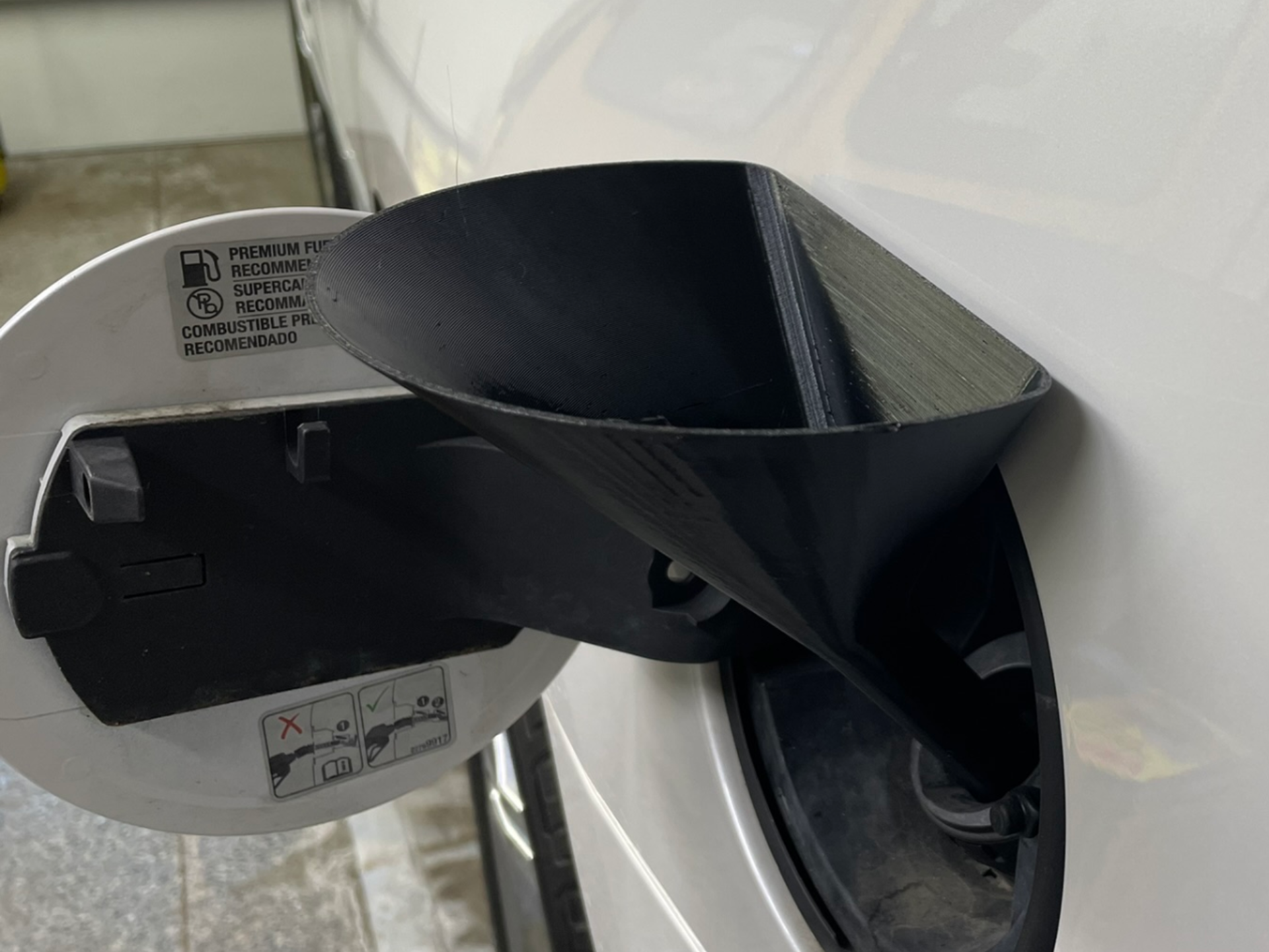 Oversized fuel funnel