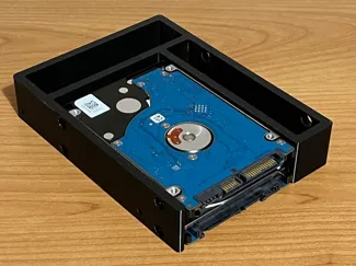 Two 2.5" disks in 3.5" frame adapter SSD/HDD