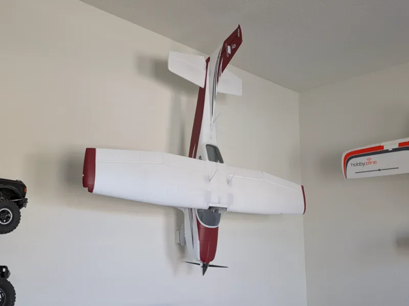 Wall mount for FMS Cessna 182 1500mm RC Plane