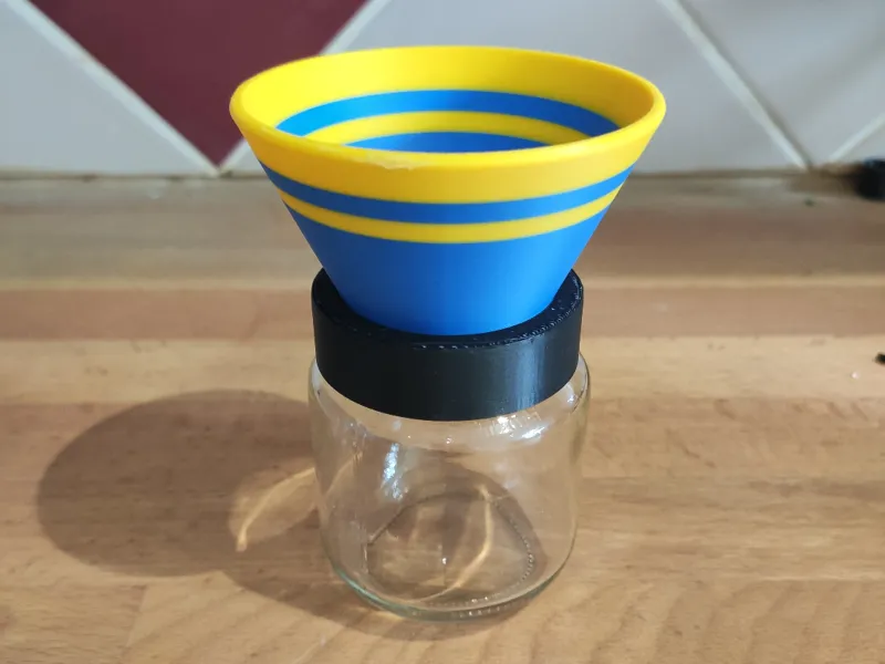 Entonnoir pour pot à bébé