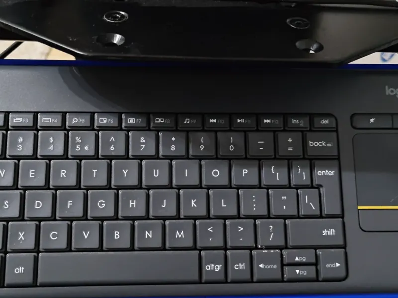 Holder Logitech K400 Plus for NLR F-GT Lite
