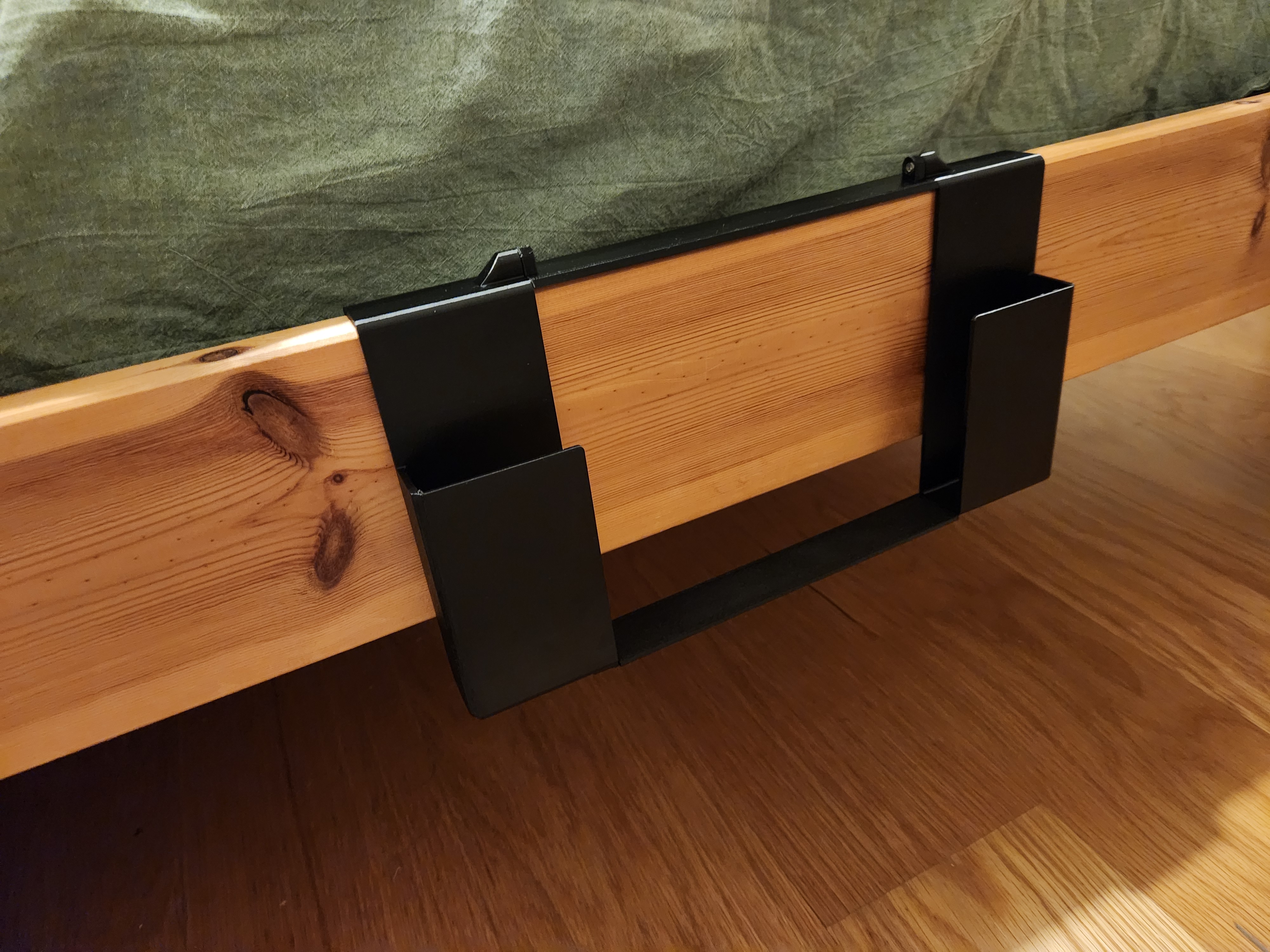 Miniatura 2 do modelo 3D Customizable Bedside Laptop / Tablet Hook
