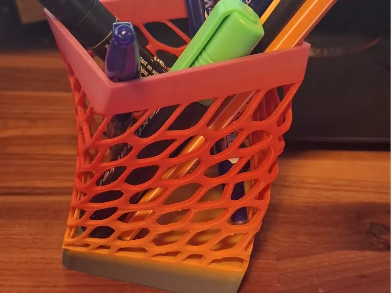 Stylischer Stifthalter