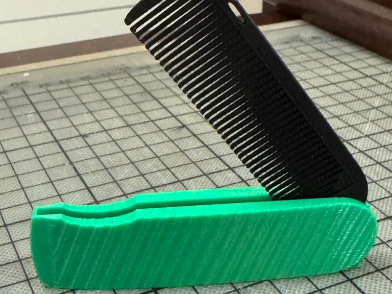 Foldable comb with name